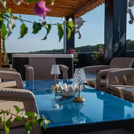 Hh Point Luxury Дуррес